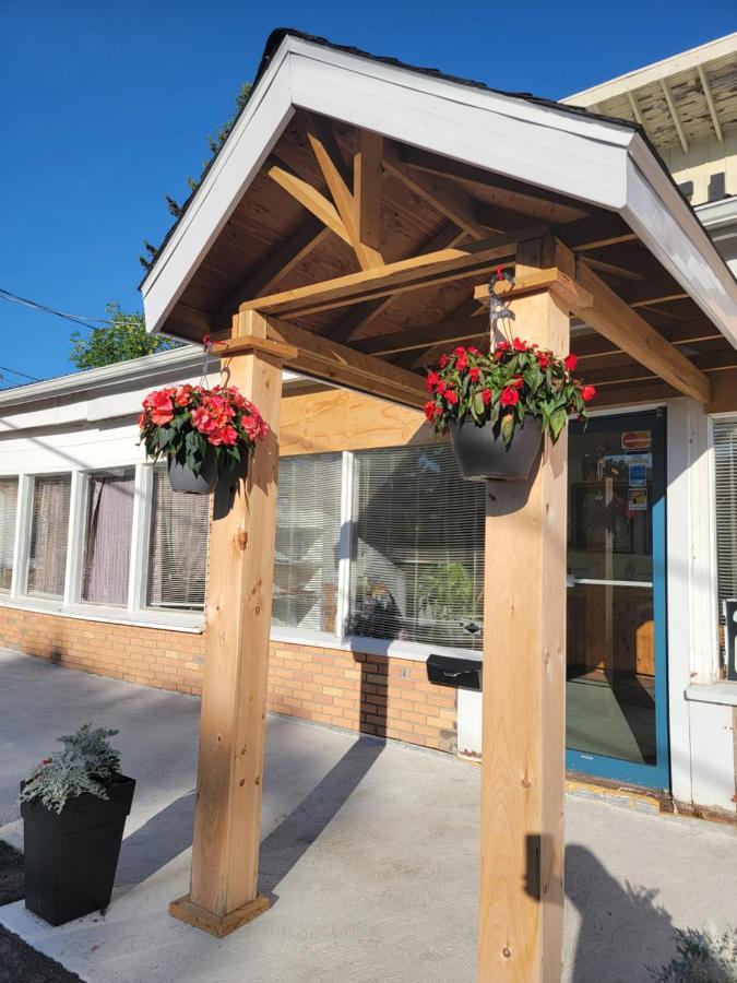 Gateway Motel Gananoque Extérieur photo
